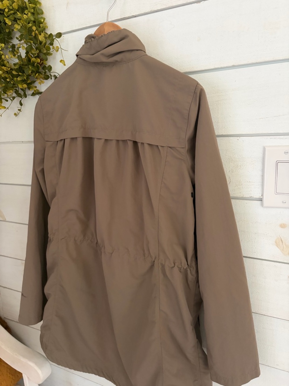 Eddie Bauer Travex khaki utility travel lightweight jacket pockets EXCELLENT - Picture 6 of 11
